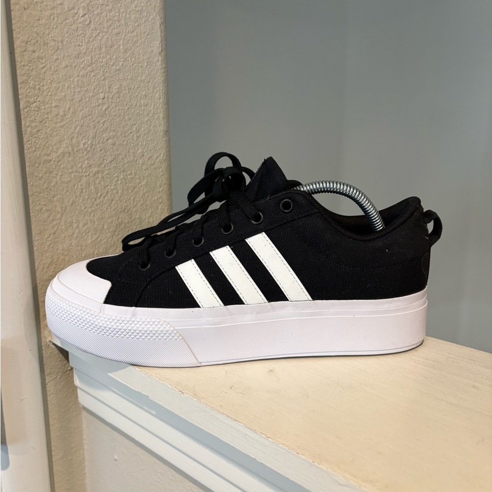 Adidas Bravada 2.0 Black/White Womens U.S Size 10.5  IE2310 - Picture 4 of 9